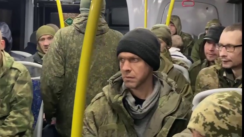 Шамсаил саралиев обмен пленными. Саралиев магомед шарпатдинович. Шамсаил саралиев обмен пленными. Саралиев обмен пленными. Возвращение из плена российских военнослужащих.