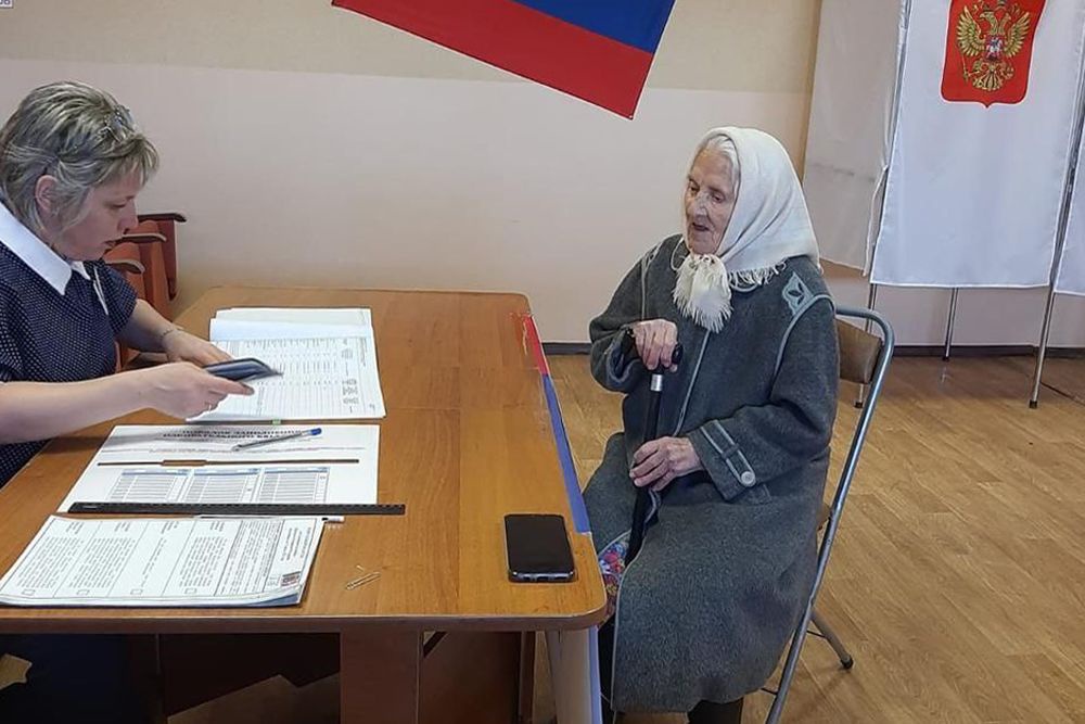 92-летняя Пелагия Филиппова самостоятельно пришла на избирательный участок 92-летняя Пелагия Филиппова самостоятельно пришла на избирательный участок