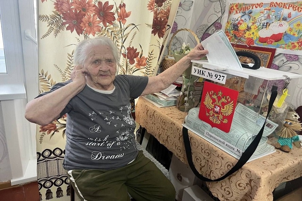 Столетний юбилей Елизавета Васильевна Юн отметила в прошлом году. Столетний юбилей Елизавета Васильевна Юн отметила в прошлом году.