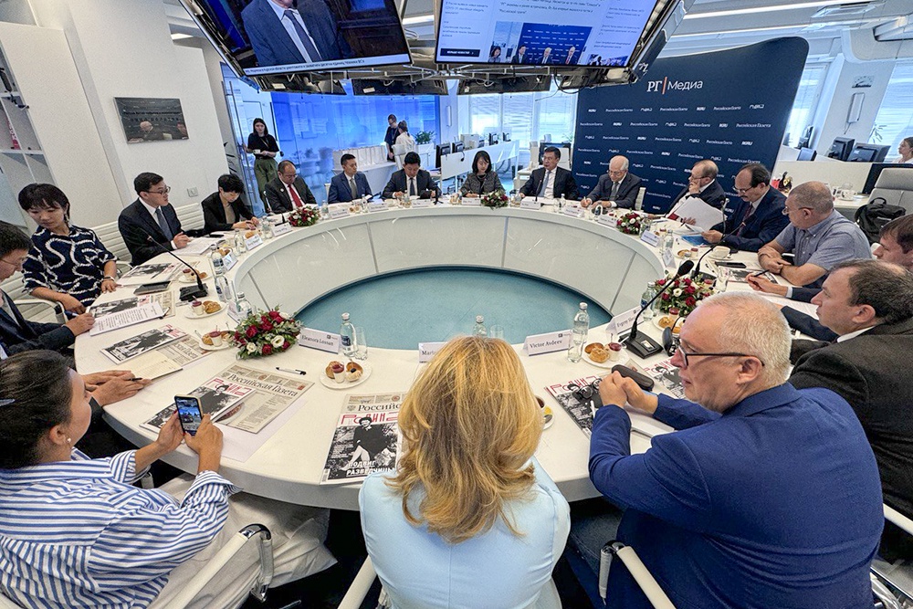 Делегация "Синьхуа" посетила редакцию "Российской газеты"