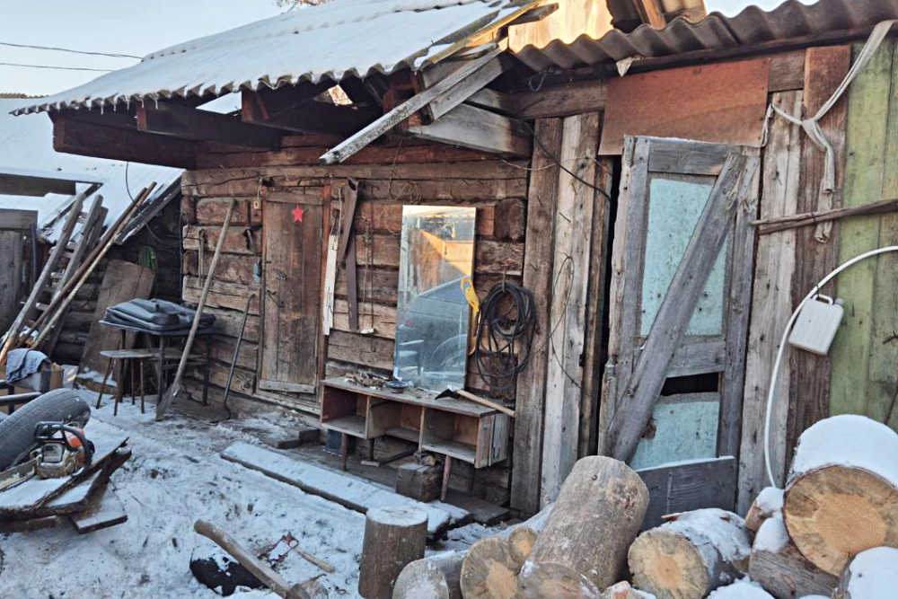 Баня, рядом с которой мать и отец нашли девочку. Баня, рядом с которой мать и отец нашли девочку.