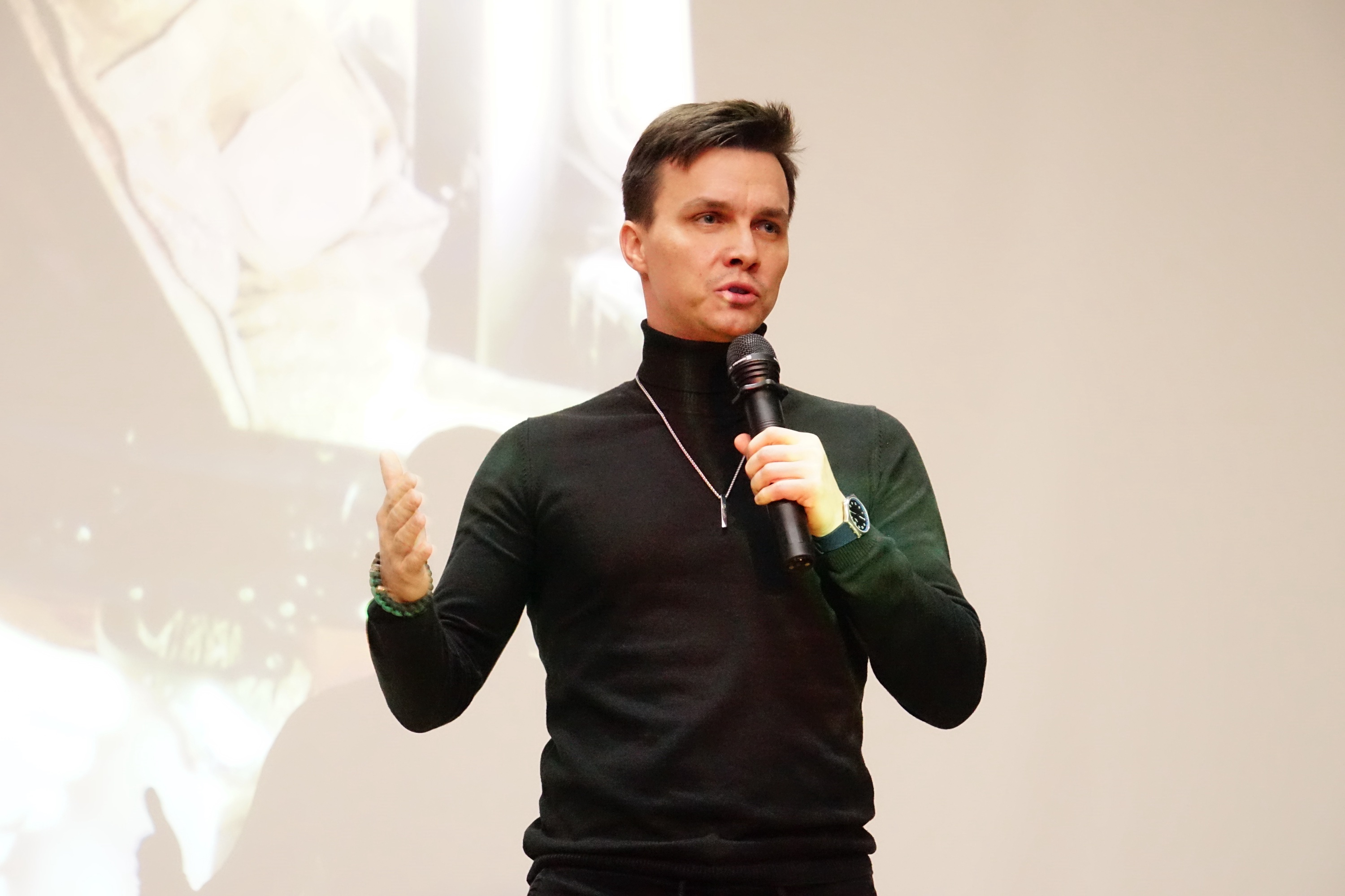 Актер Ярослав Жалнин рассказал историю своего друга, разведчика, чье сердце остановилось в зоне СВО.