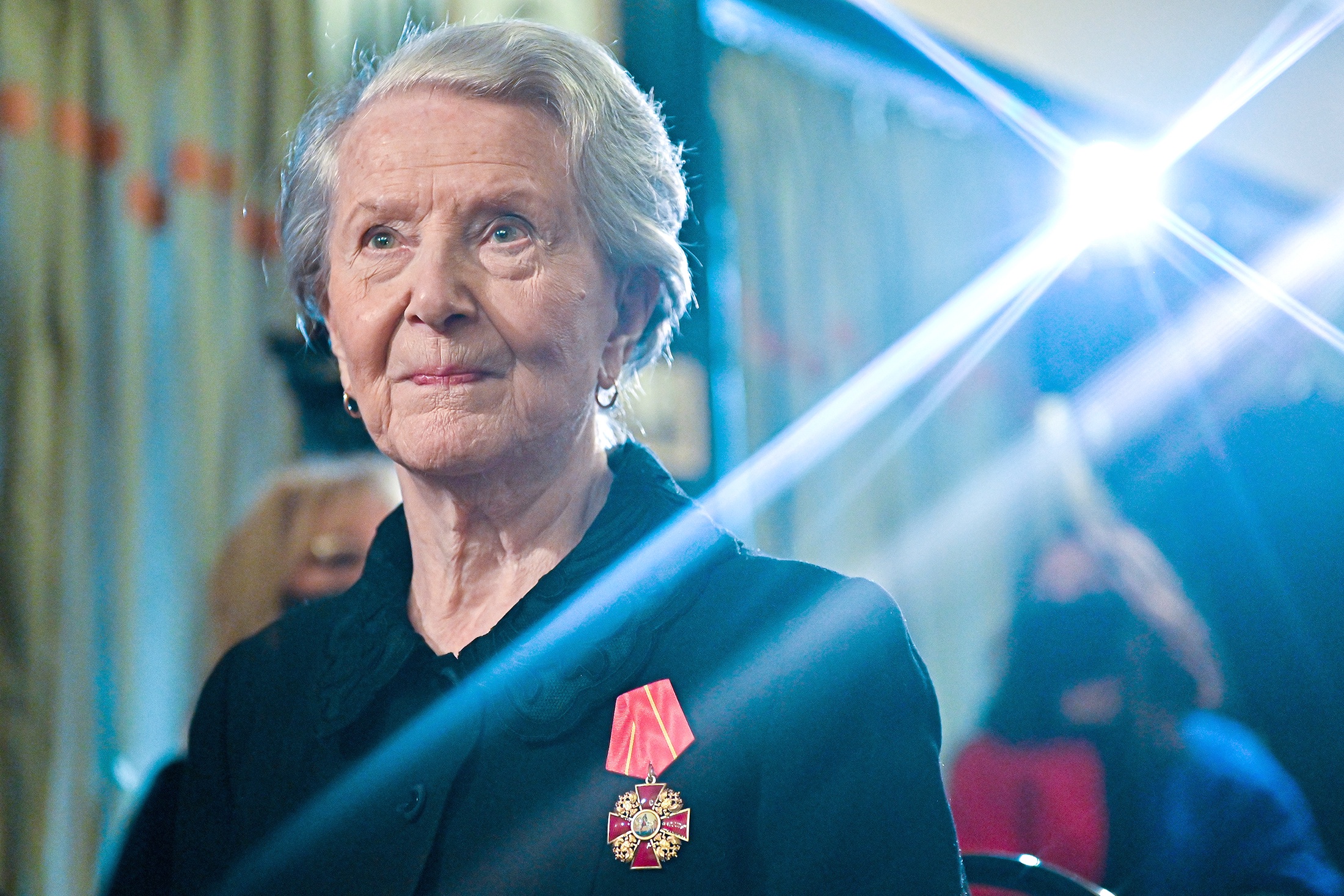 Актриса Раиса Максимова на церемонии вручения памятных знаков "Чайка" в МХТ имени Чехова. 2021 год.