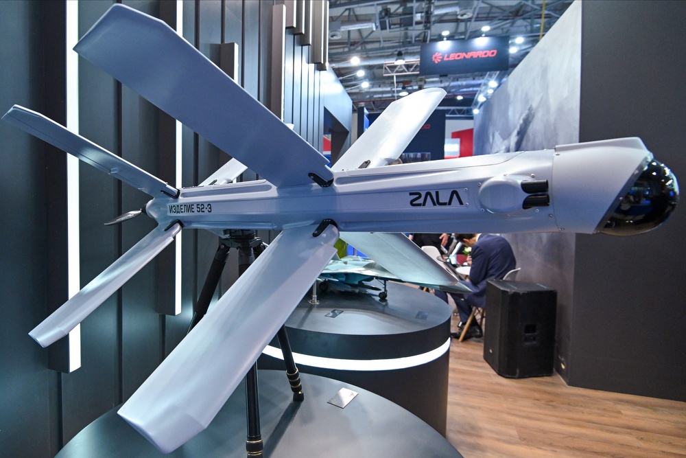 Носитель управляемых боеприпасов "Изделие 52-Э" (часть ударного комплекса "Ланцет-Э") Носитель управляемых боеприпасов "Изделие 52-Э" (часть ударного комплекса "Ланцет-Э")