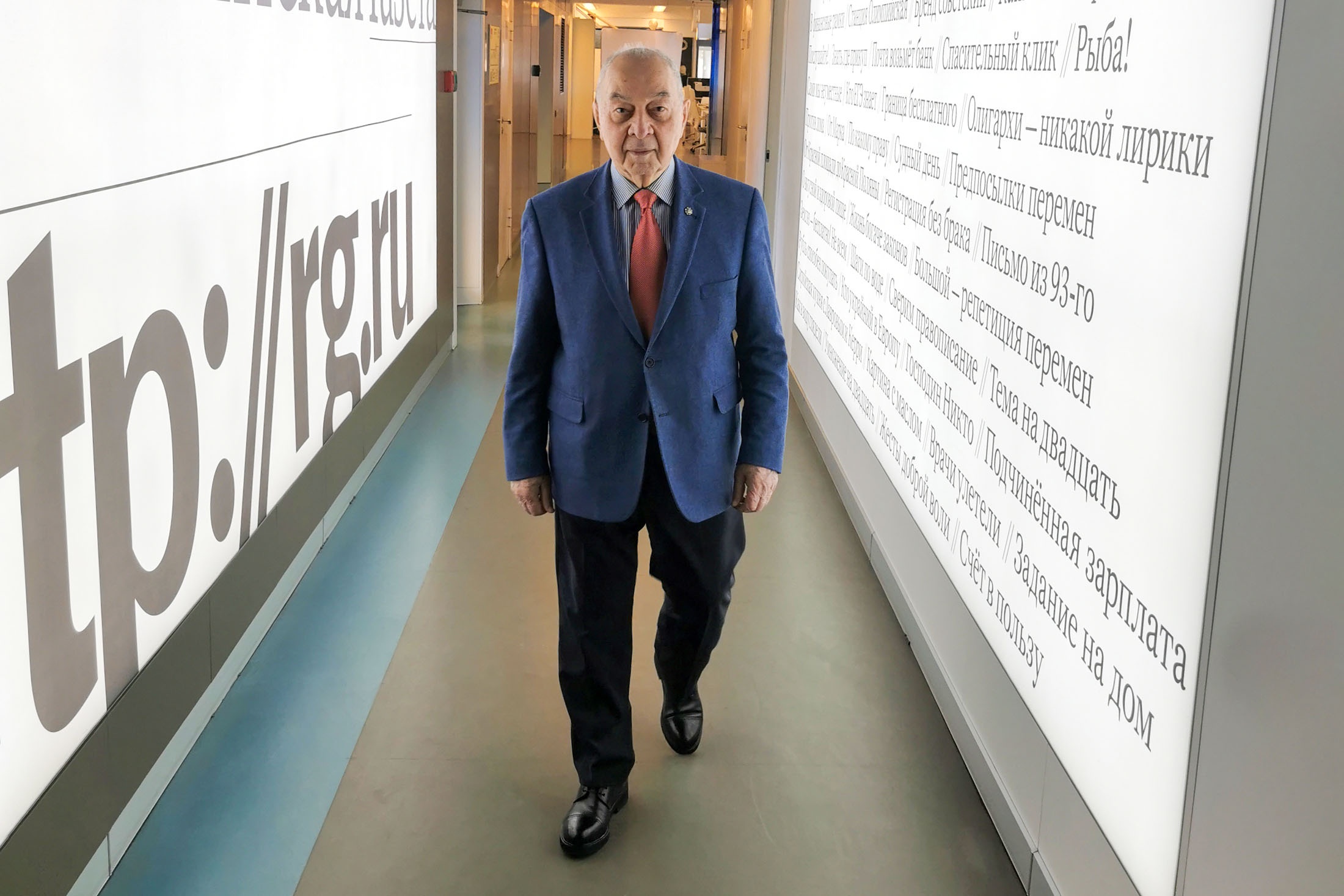 Директор Фонда Международной премии мира имени Льва Толстого Доку Завгаев. Директор Фонда Международной премии мира имени Льва Толстого Доку Завгаев.