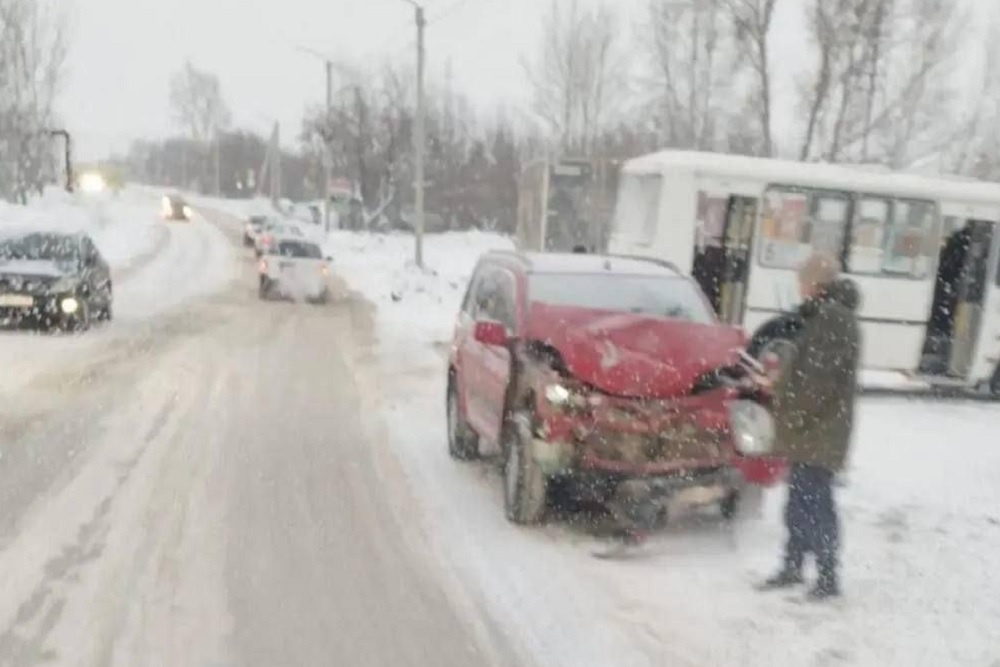 Фото погибших московской области Пассажирский автобус столкнулся с иномаркой под Новосибирском, есть пострадавший