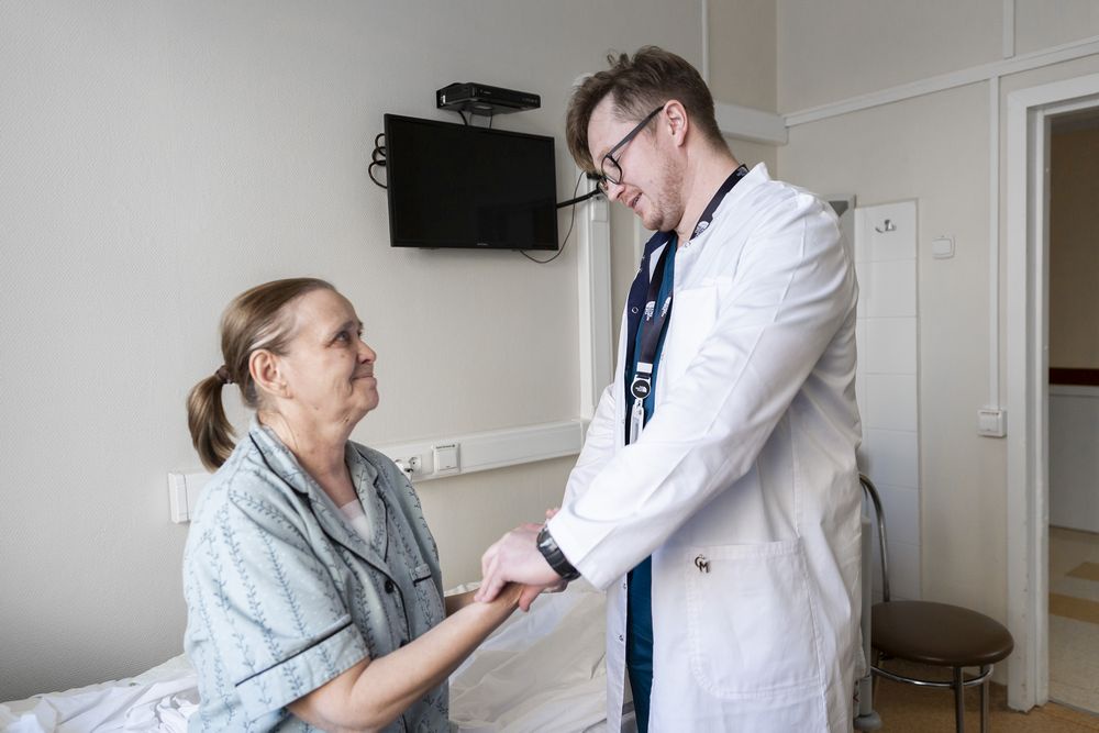 Кардиохирург Андрей Сапегин и пациентка Кардиохирург Андрей Сапегин и пациентка