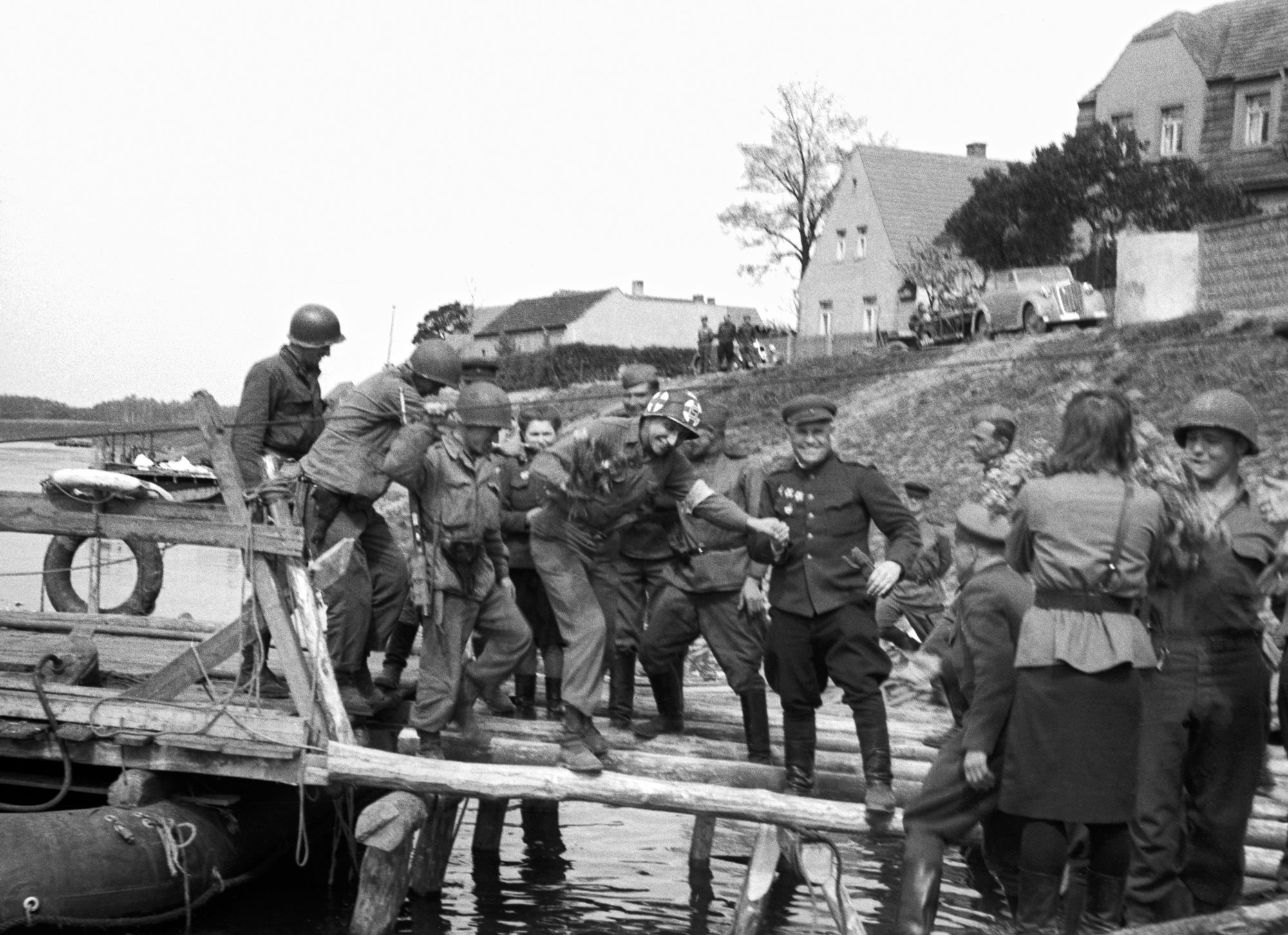 Встреча американских и советских армий на Эльбе 25 апреля 1945 года. Встреча американских и советских армий на Эльбе 25 апреля 1945 года.