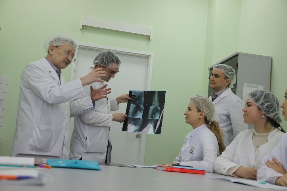 Шамиль Ганцев со студентами и доцентом Шамилем Кзыргалиным Шамиль Ганцев со студентами и доцентом Шамилем Кзыргалиным