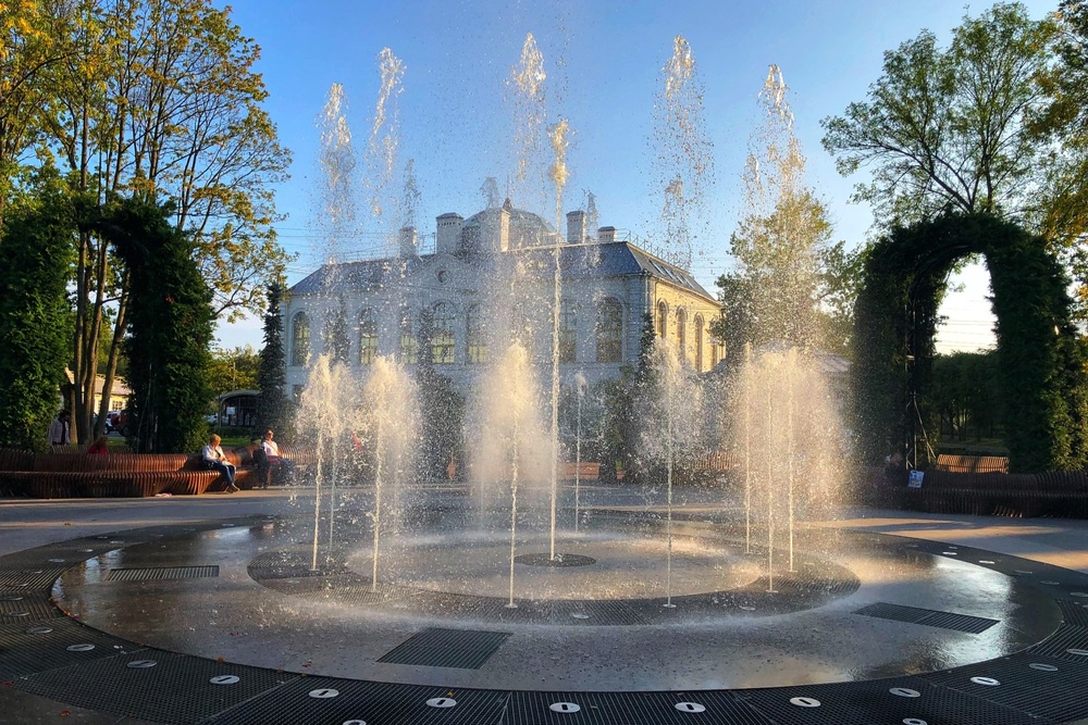 Сегодня в Петербурге запустили светомузыкальные фонтаны Сегодня в Петербурге запустили светомузыкальные фонтаны