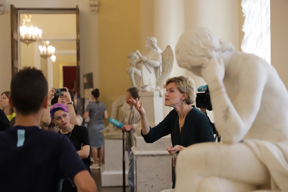 В городе всего 18 аттестованных экскурсоводов на жестовом языке