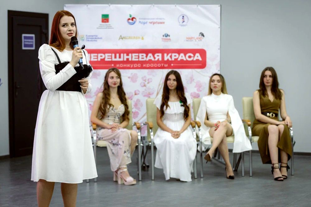 В финале девушки представили визитки, продемонстрировав харизму, артистизм, обаяние и умение держаться на публике.