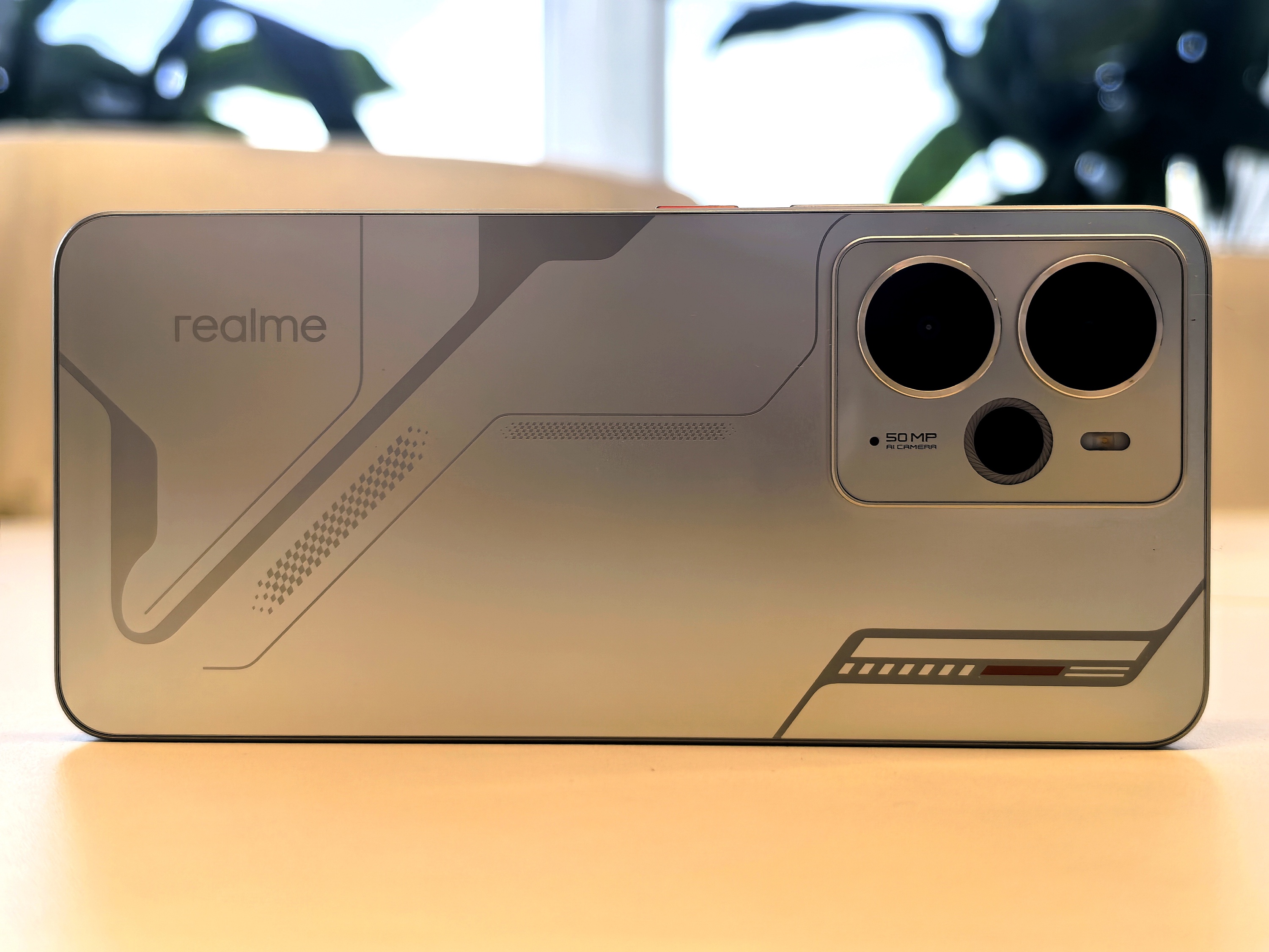 Realme 14 5G - новый и немного загадочный смартфон. 