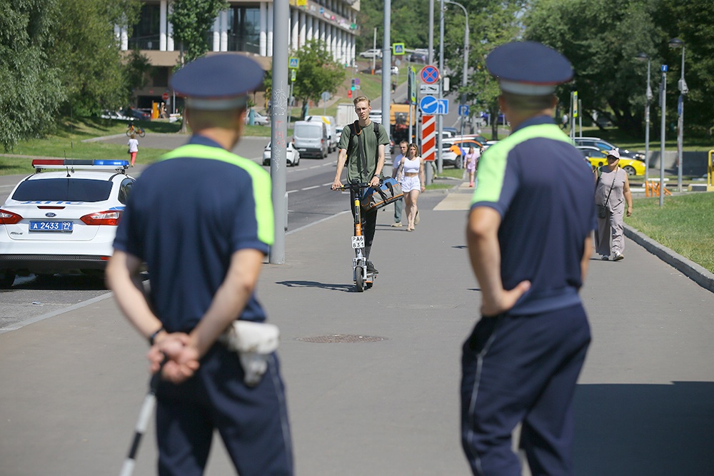 Самокаты становятся активным фактором дорожного движения. Но ГИБДД пока только наблюдает.