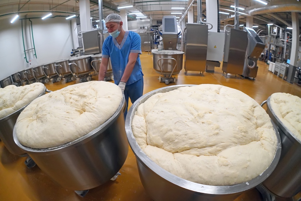 На старой площадке хлебопекам тесно, поэтому построили новую.