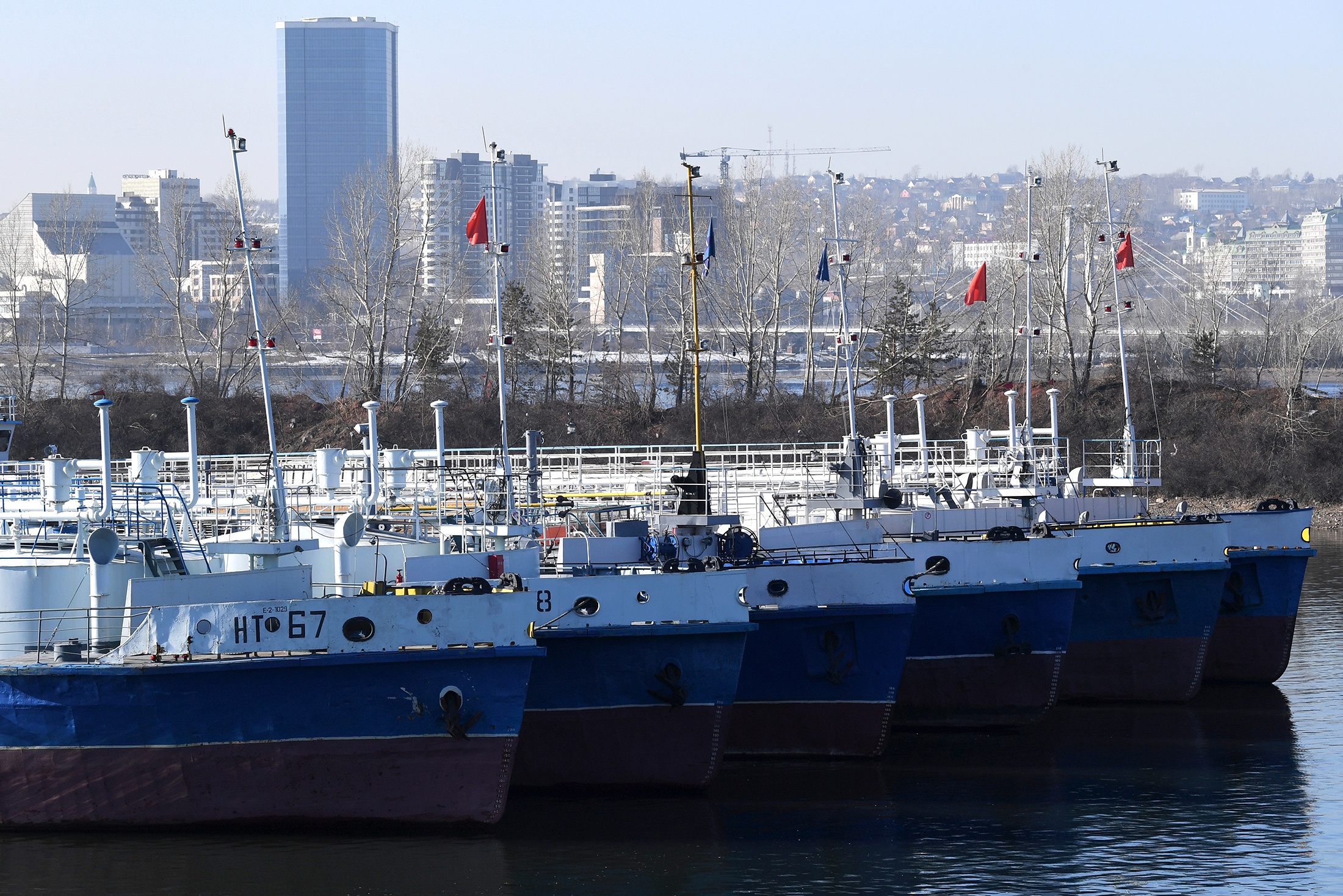 Почему топливо не доставляют в регионы речным транспортом