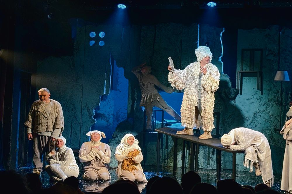 Роли домашних животных в постановке не менее значимые и важные, чем роли жителей деревни Роли домашних животных в постановке не менее значимые и важные, чем роли жителей деревни