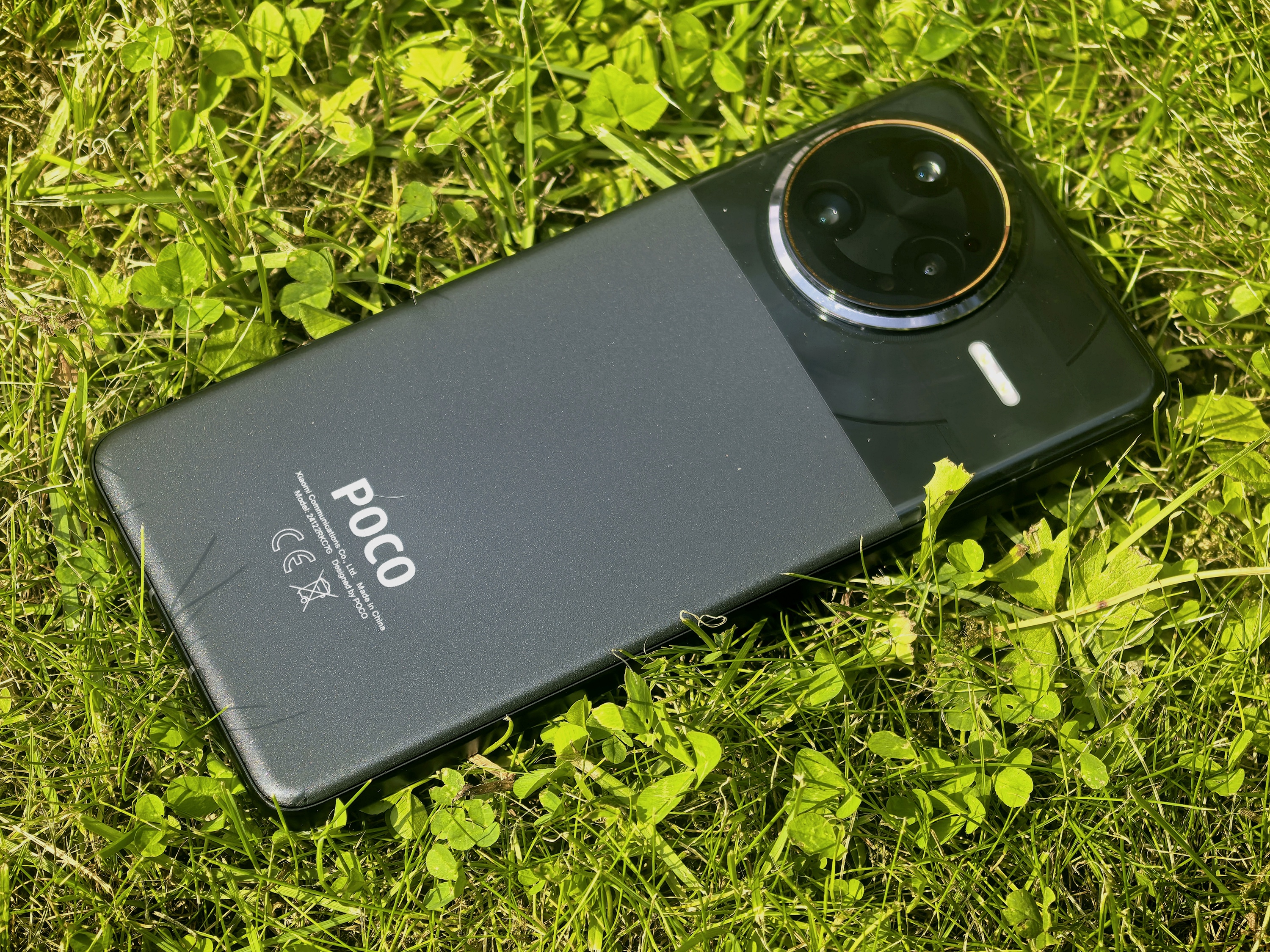 Poco F7 Ultra - смартфон с флагманскими характеристиками.