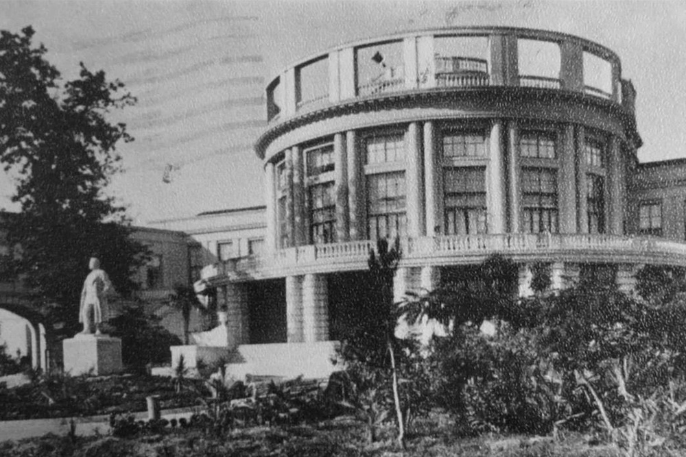 Архитектором этого уникальное здания было является один из ведущих зодчих Ленинграда того времени Давид Бурышкин