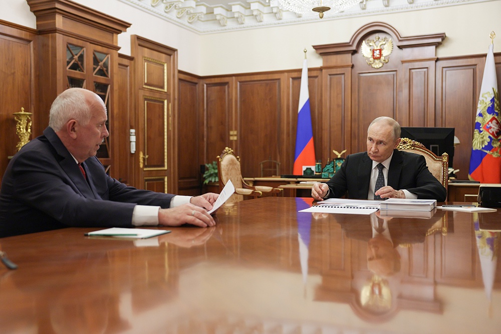 Сергей Чемезов рассказал президенту, какую зарплату получают работники в "Ростехе".
