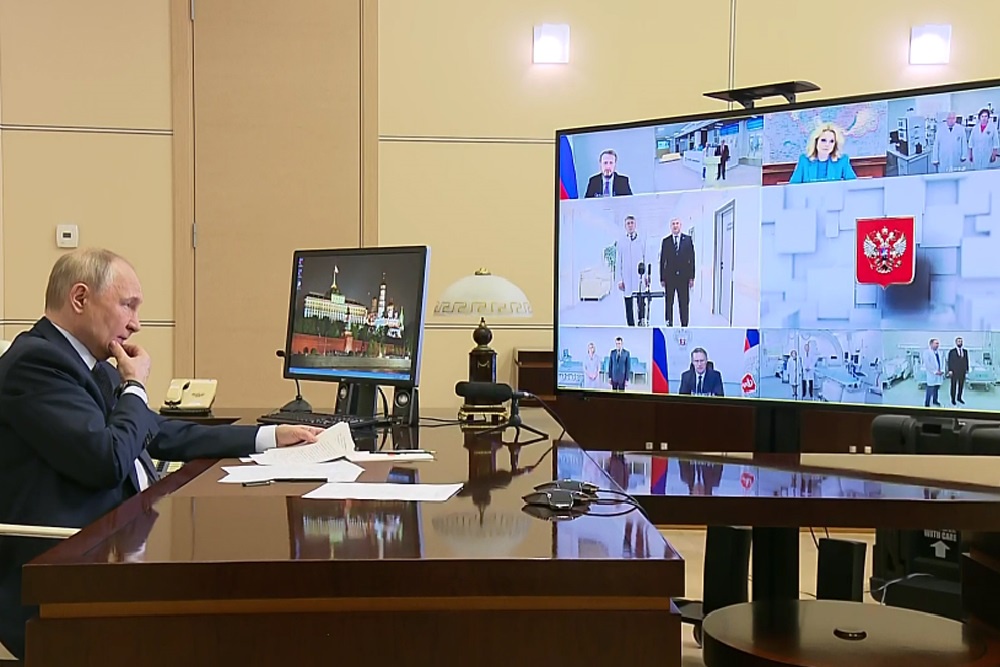 Президент РФ Владимир Путин по видеосвязи открыл новый корпус онкодиспансера в Воронеже.