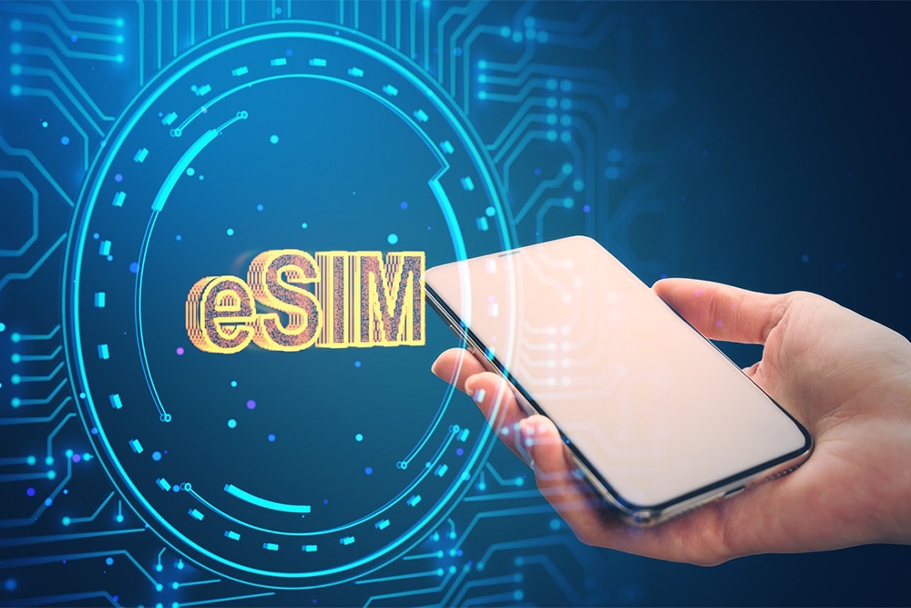 Путешественники могут подключить eSIM с выгодным тарифом международного оператора связи.