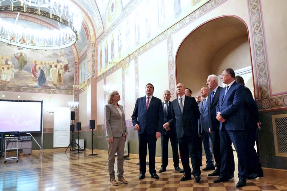 Санкт-Петербургскую государственную консерваторию после завершения реставрационных работ посетил Президент России Владимир Путин. 