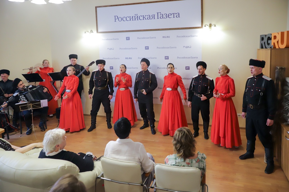 В петербургской редакции "Российской газеты" прозвучала казачья песня. В петербургской редакции "Российской газеты" прозвучала казачья песня.