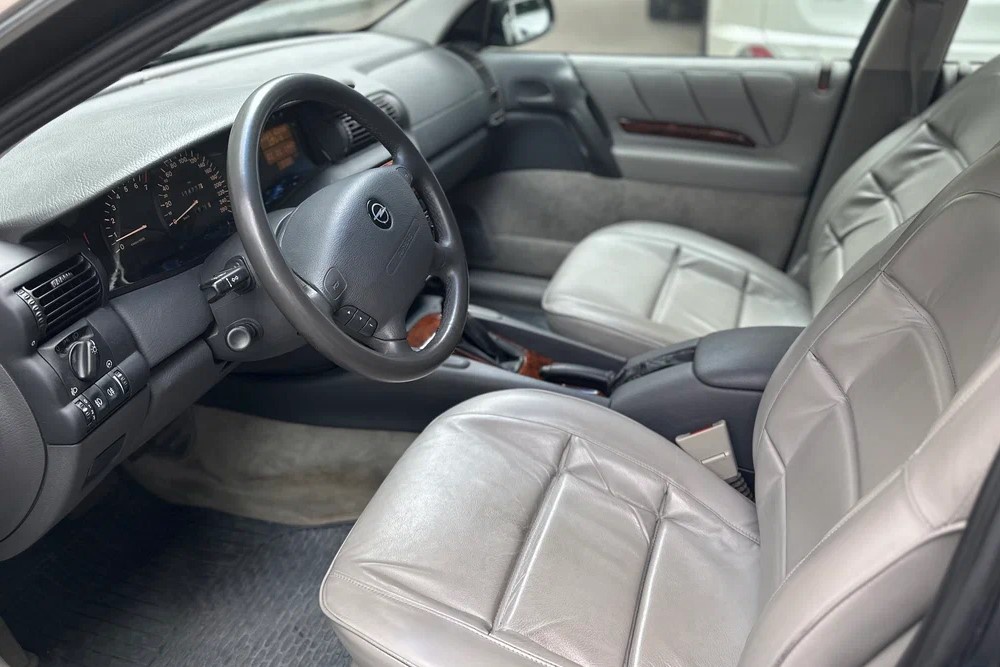 В РФ на продажу выставили Opel Omega в коллекционном состоянии: по цене Vesta