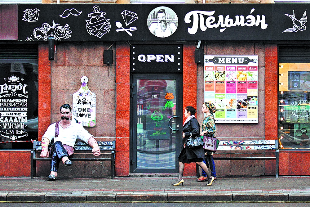 "Дружелюбным следует быть не только к туристам". Что думают о защите русского языка от заимствований лингвисты и неймологи