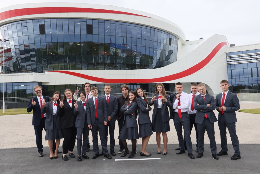Ребят, поступивших в Корпоративную группу "ЛУКОЙЛ", ждет учеба в современном инновационном научно-образовательном комплексе в Когалыме.