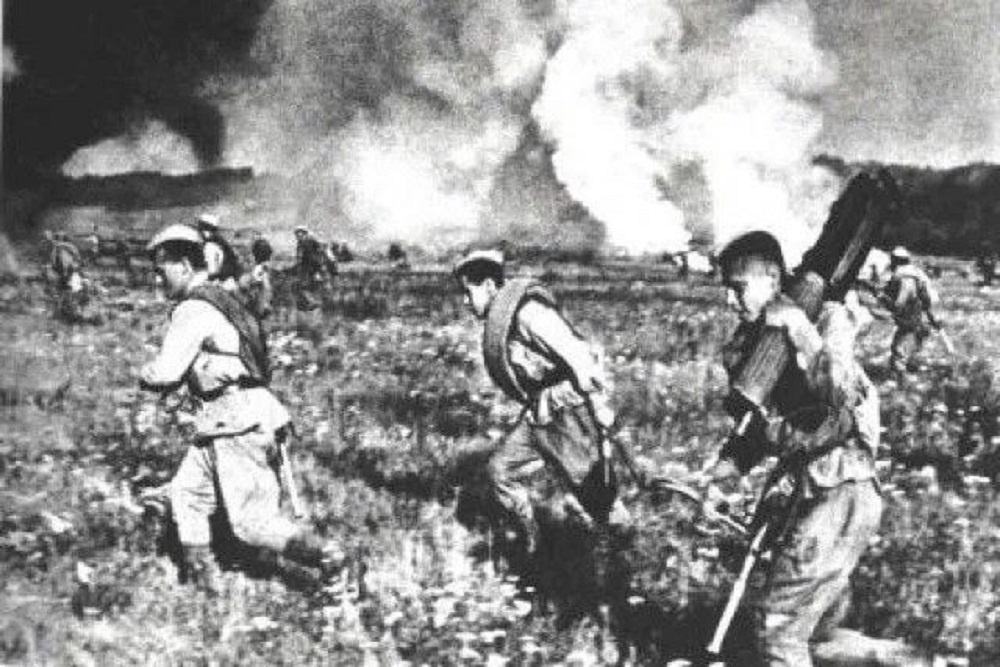 Бой у села Степановка летом 1943 года. Николай Ермашов первый слева