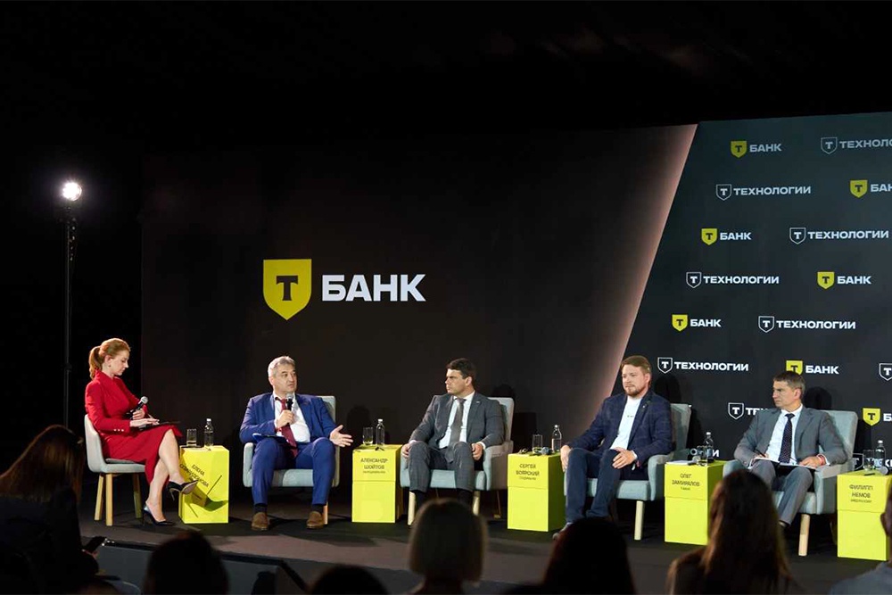 В дни ПМЭФ эксперты дискуссии "Единый фронт: год коренного перелома в борьбе с мошенничеством" обсудили меры противодействия киберпреступникам.