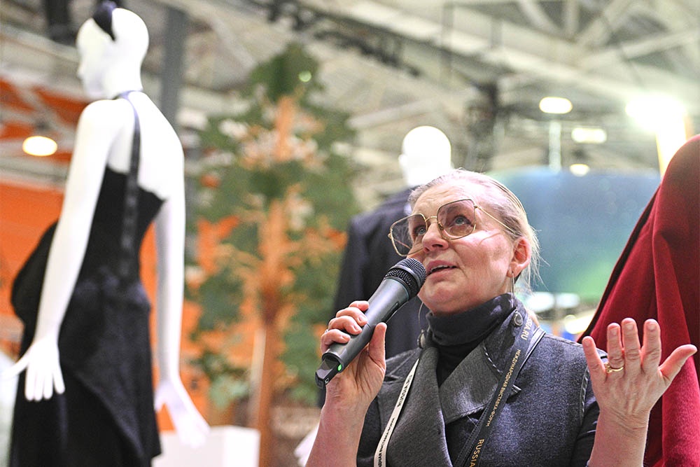 Дизайнер одежды Виктория Андреянова создавала форму для одной из московских школ. Дизайнер одежды Виктория Андреянова создавала форму для одной из московских школ.