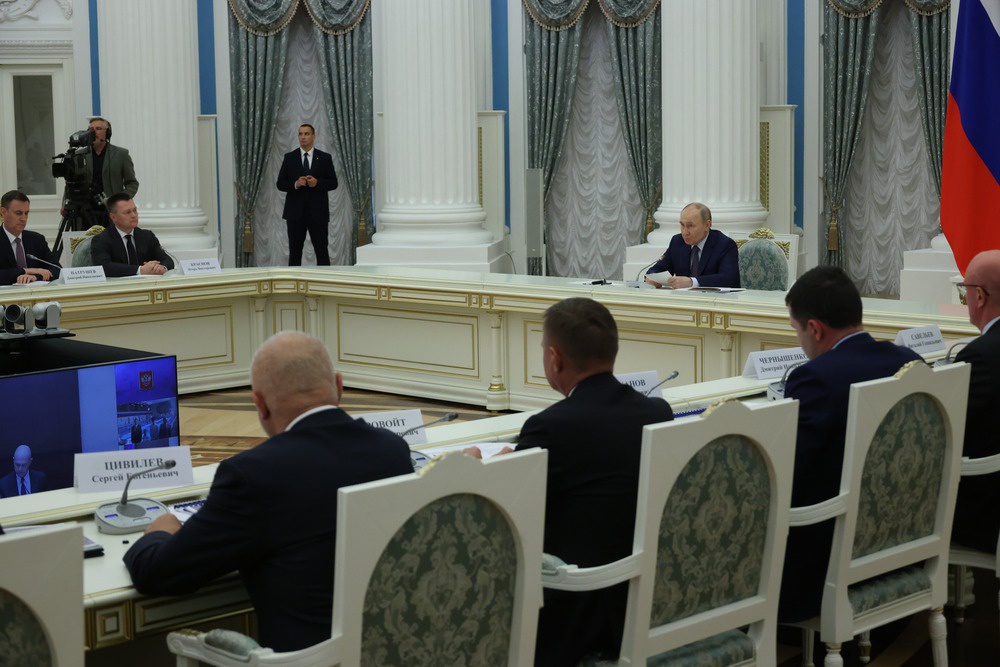 Владимир Путин: Мы должны обеспечить мощный перезапуск экономики исторических регионов. 