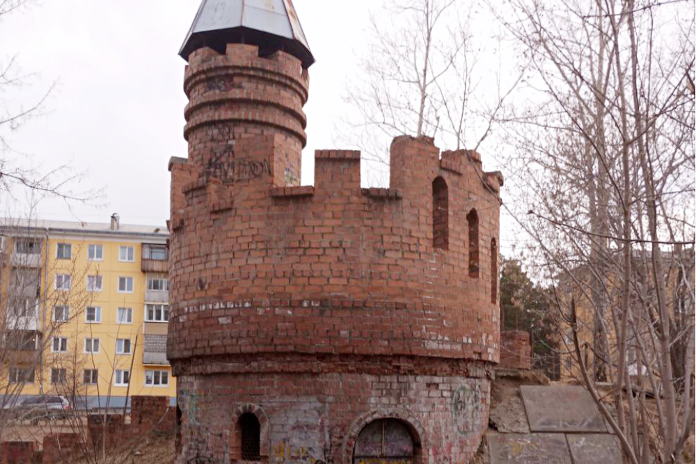 Башня в парке Ангарска, где серийный убийца сжег очередную жертву Башня в парке Ангарска, где серийный убийца сжег очередную жертву
