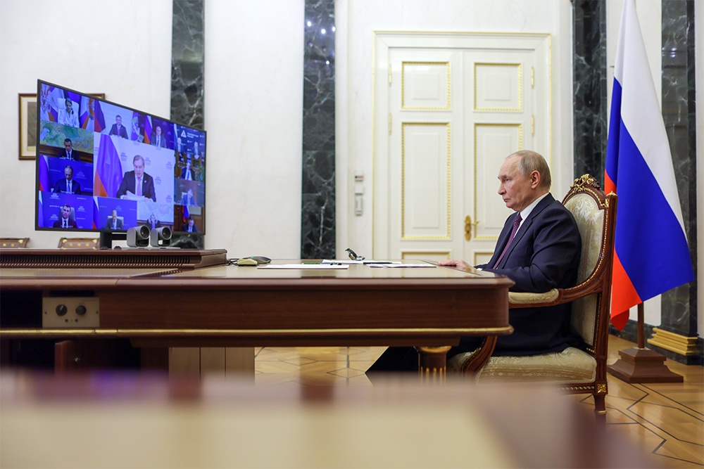 Владимир Путин потребовал от членов кабмина не сбавлять темпов развития аэропортов.