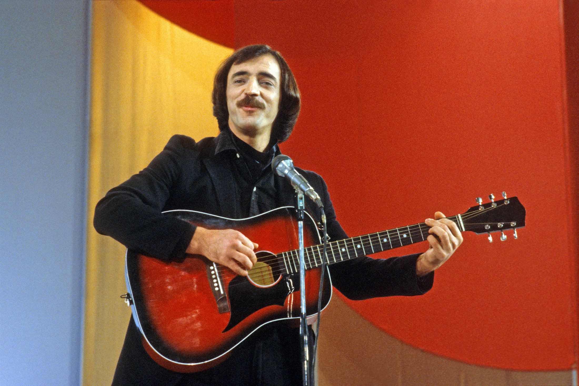 Михаил Боярский во время выступления на молодежном вечере в Останкино. 