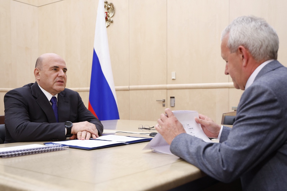 Валерий Кустов заверил премьера, что специальные белки обеспечивают сладость без инсулинового отклика. 