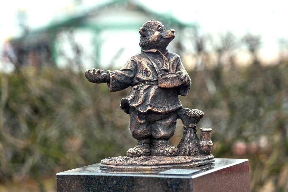 Скульптура медведика в Ярославле
