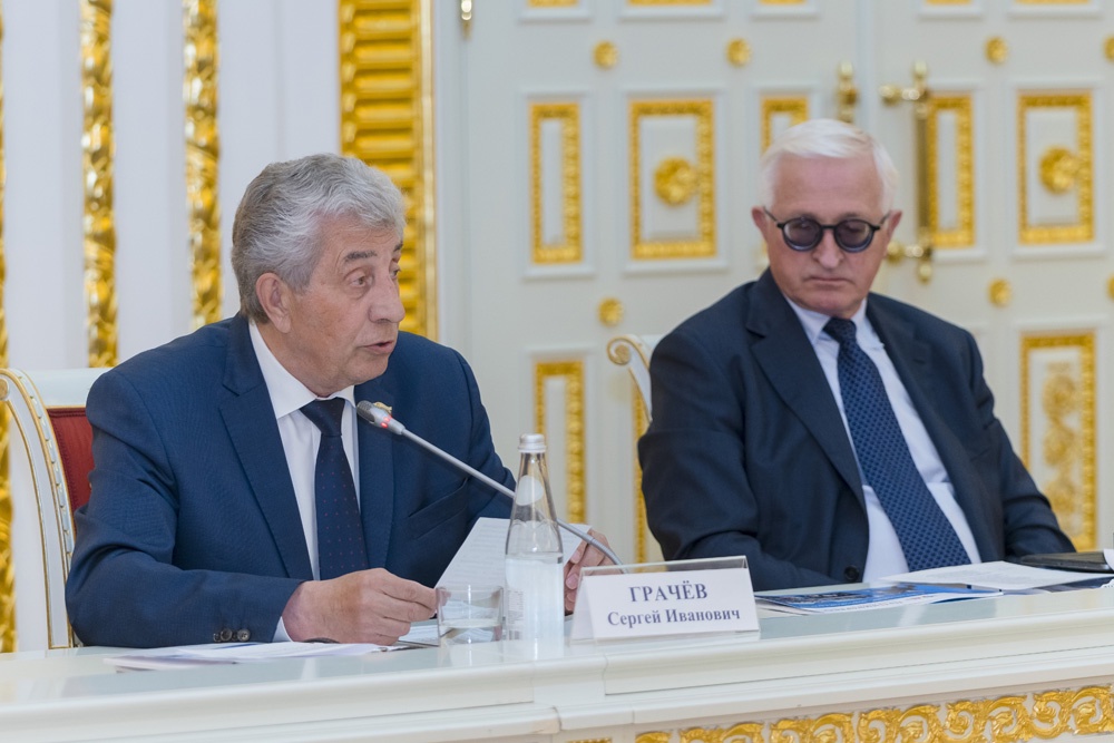 Сергей Грачев привел в пример предприятия Оренбуржья с наибольшей долей социальных инвестиций.
