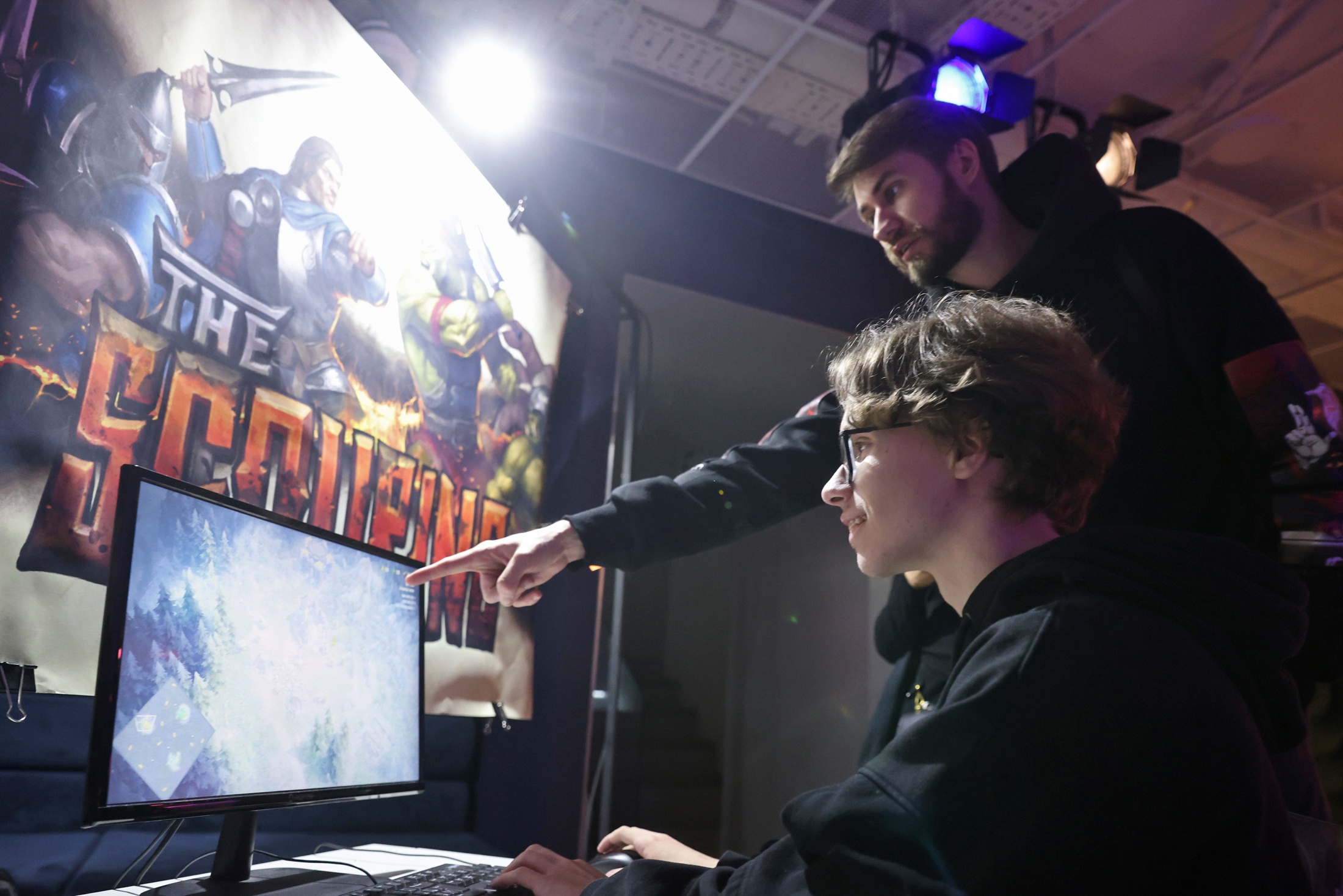 В этой игре The Scouring в бою сошлись люди и орки.