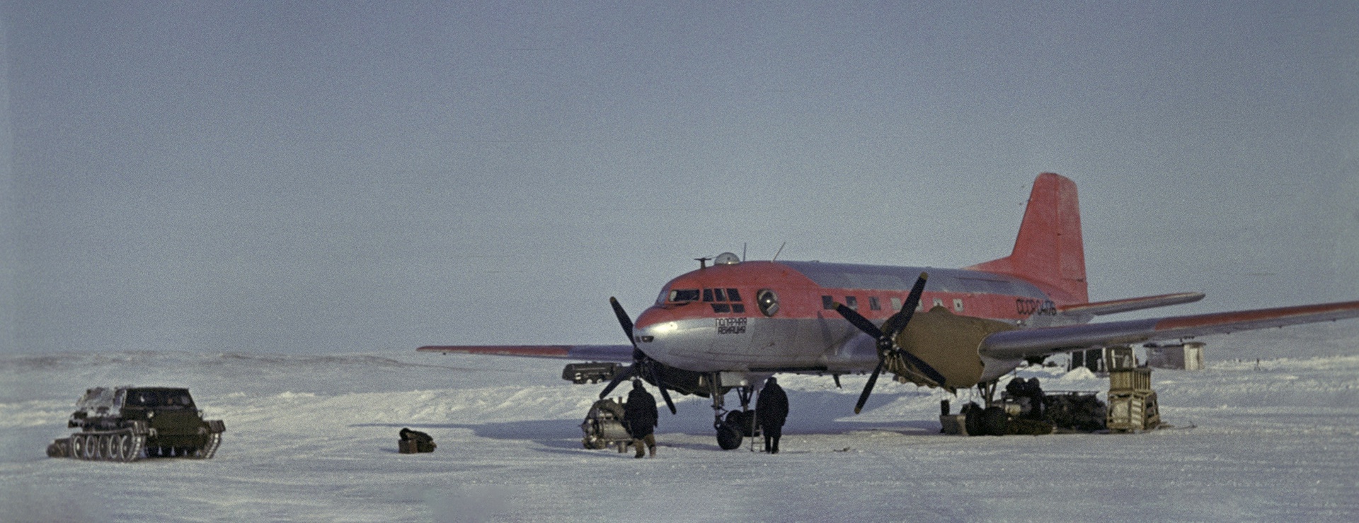 Самолет Ил-14 на станции "Северный полюс-13", 1965 год.