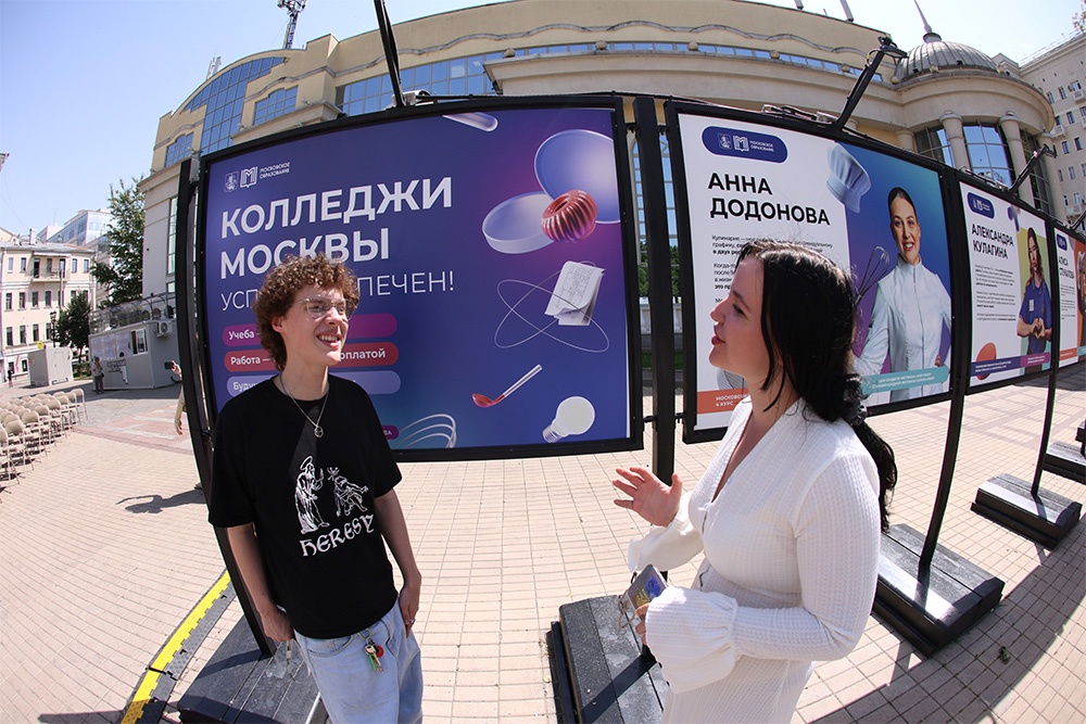 Выставка вдохновляет девятиклассников на поступление в колледжи.