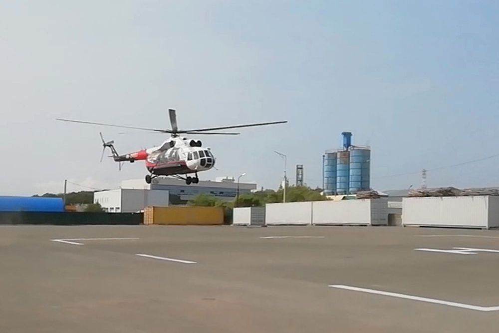 Вертолет Ми-8Т доставил в Петропавловск-Камчатский пострадавших при падении вертолета Ми-8 на Камчатке.