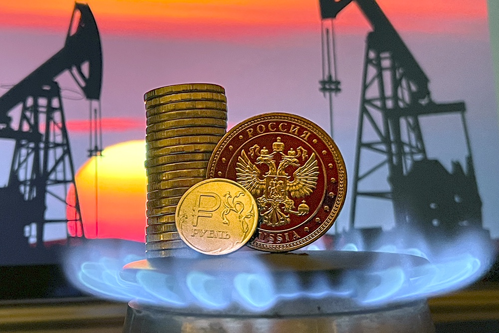Размер налоговых поступлений с нефти зависит от экспортной цены барреля и курса рубля.