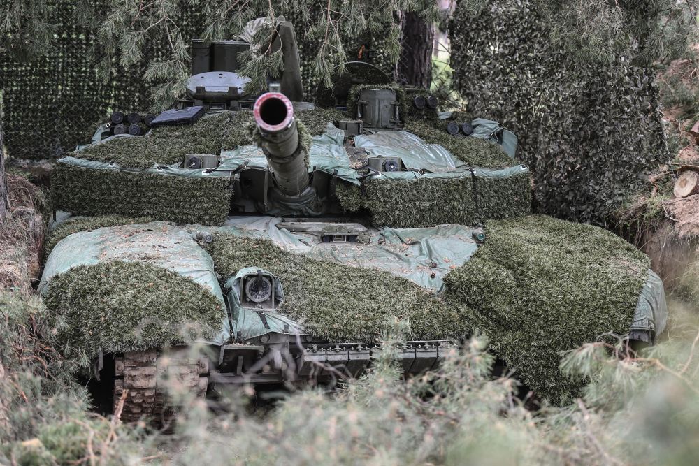 Российский танк отбил атаку FPV-дронов