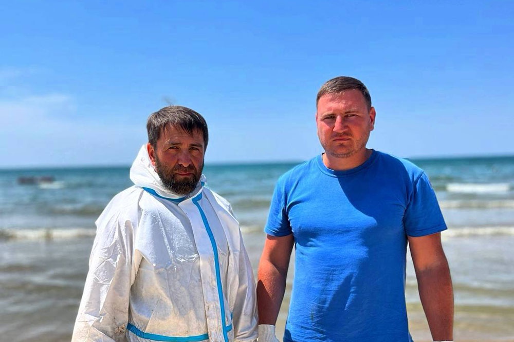 В Анапе водолазы МЧС спасли женщину без сознания во время очистки пляжа