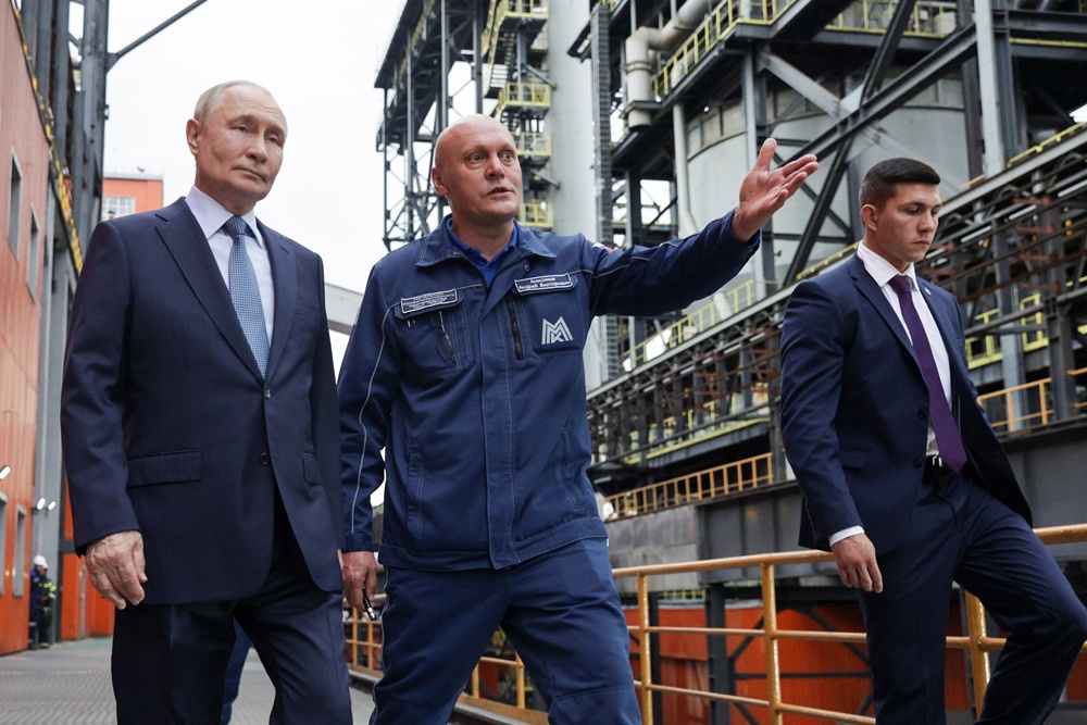Владимир Путин посетил Магнитогорский металлургический комбинат