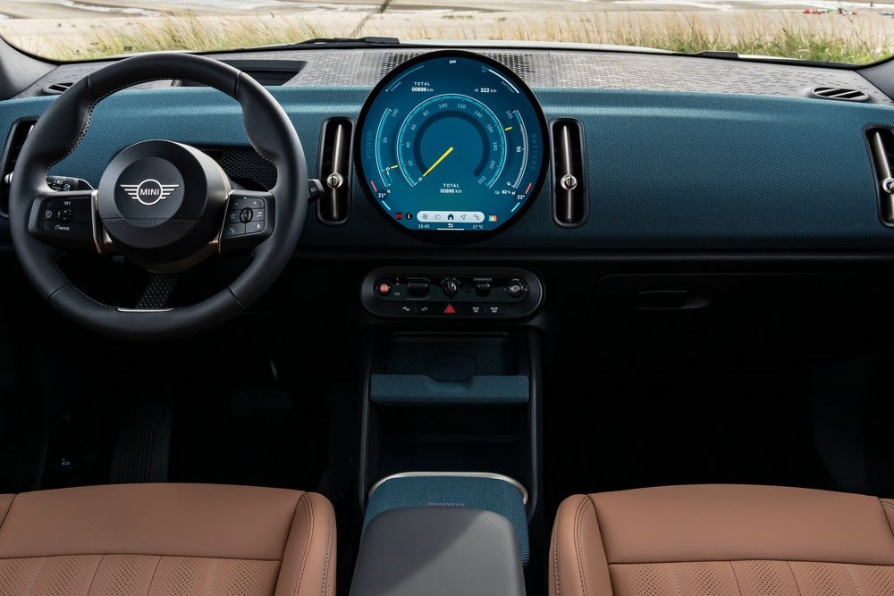 В России начали продавать Mini Countryman 2025 — он почти в два раза дороже Geely Monjaro, но зато с гарантией 2 года